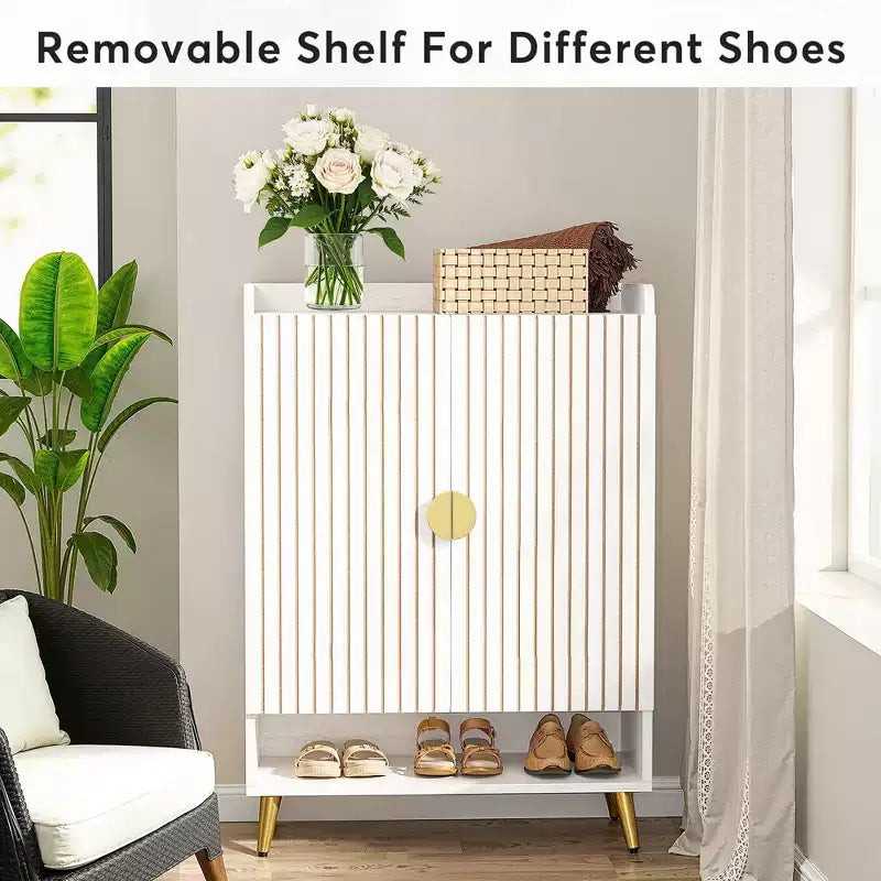 Meuble à chaussures 24 paires avec 7 niveaux et portes battantes – Finition bois blanc, accents dorés