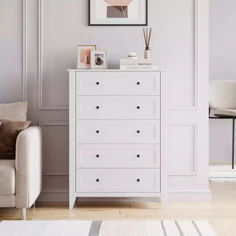Commode haute à 5 tiroirs avec poignées rondes en nickel et kit anti-basculement – Bois blanc