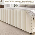 Lit plateforme Queen Velvet – Tête et pied de lit touffetés de 50,2 po, garniture cloutée, sans sommier