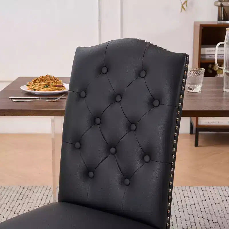 Lot de 2 chaises de salle à manger en similicuir – Dossier haut capitonné et garniture cloutée, 113 kg
