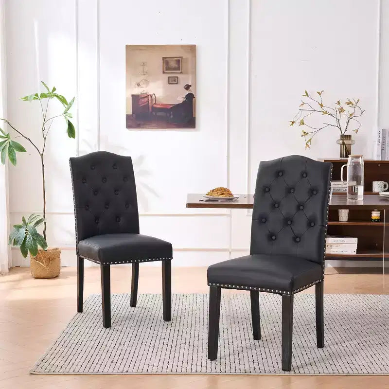 Lot de 2 chaises de salle à manger en similicuir – Dossier haut capitonné et garniture cloutée, 113 kg