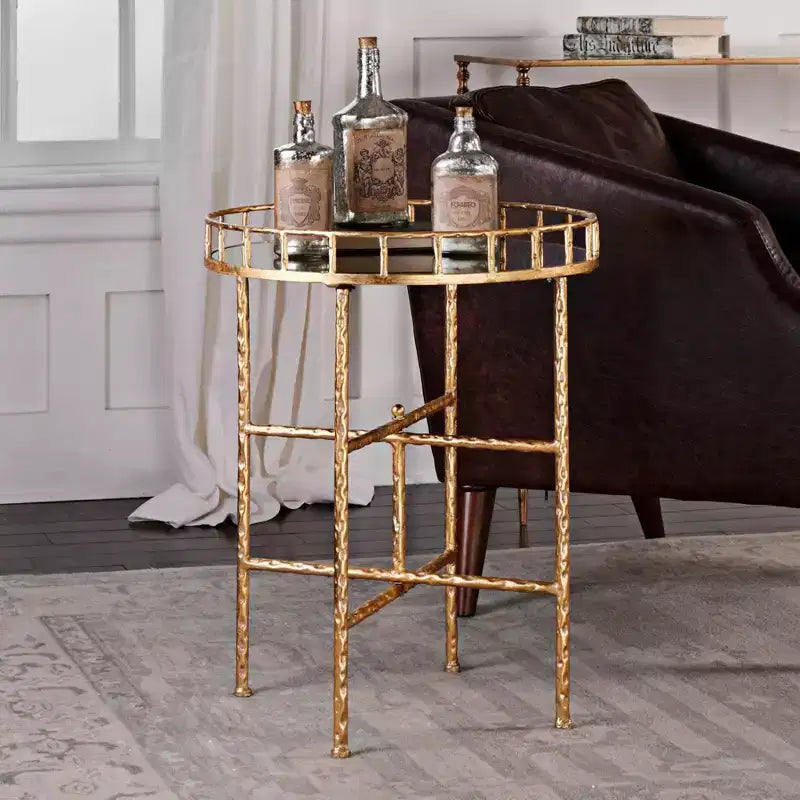 Table d'appoint ronde Glam – Base en feuille d'or et plateau miroir, 49,5 cm (L) x 65,4 cm (H)