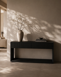 Console en laque noire avec tiroirs nervurés et base en placage de chêne