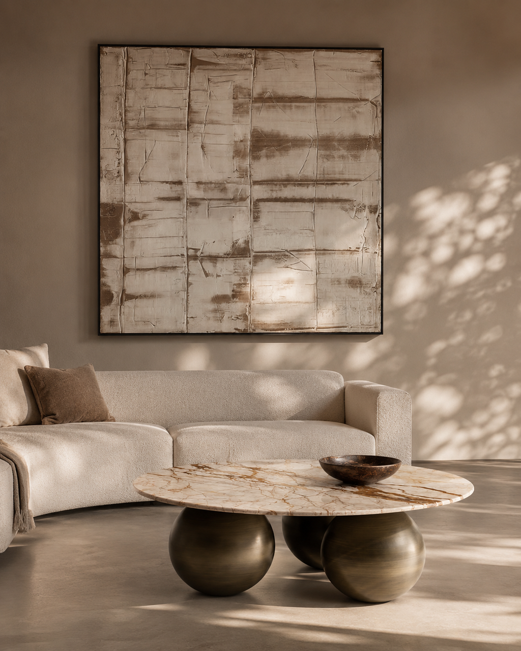 Table basse en marbre doré avec base sphérique en bronze