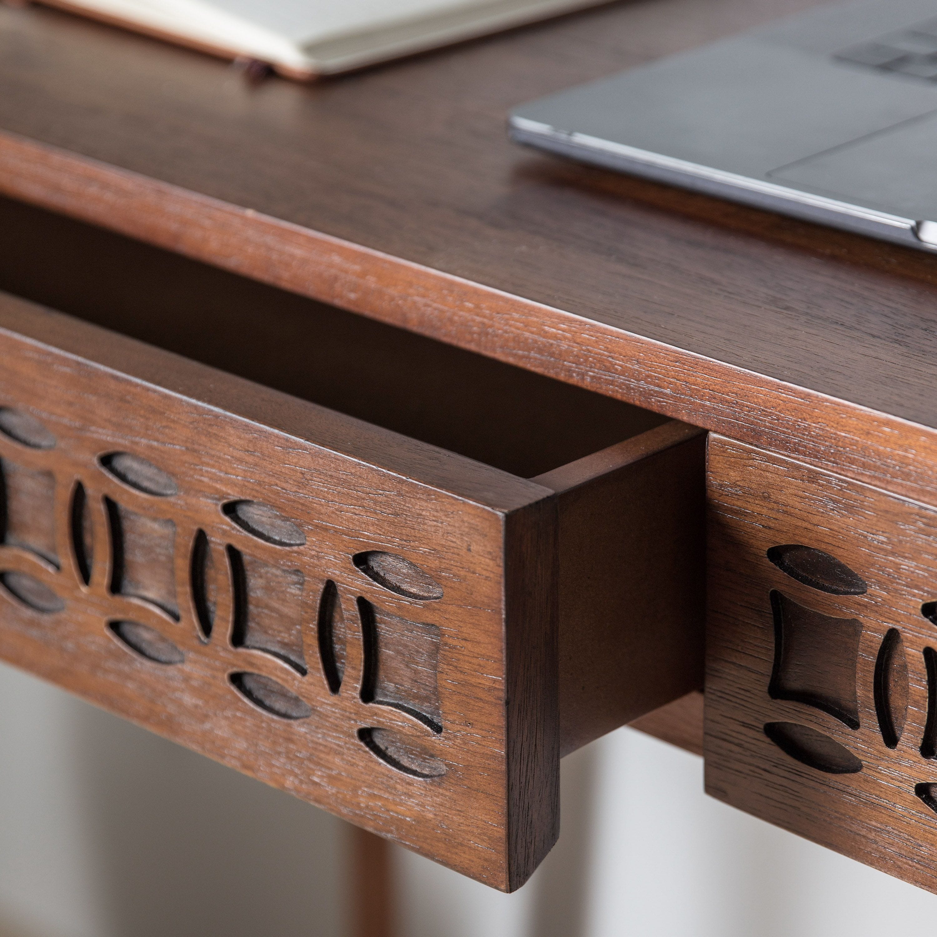 Bureau en bois de manguier avec tiroirs à ajours sculptés