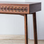 Bureau en bois de manguier avec tiroirs à ajours sculptés