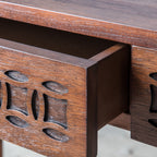 Bureau en bois de manguier avec tiroirs à ajours sculptés