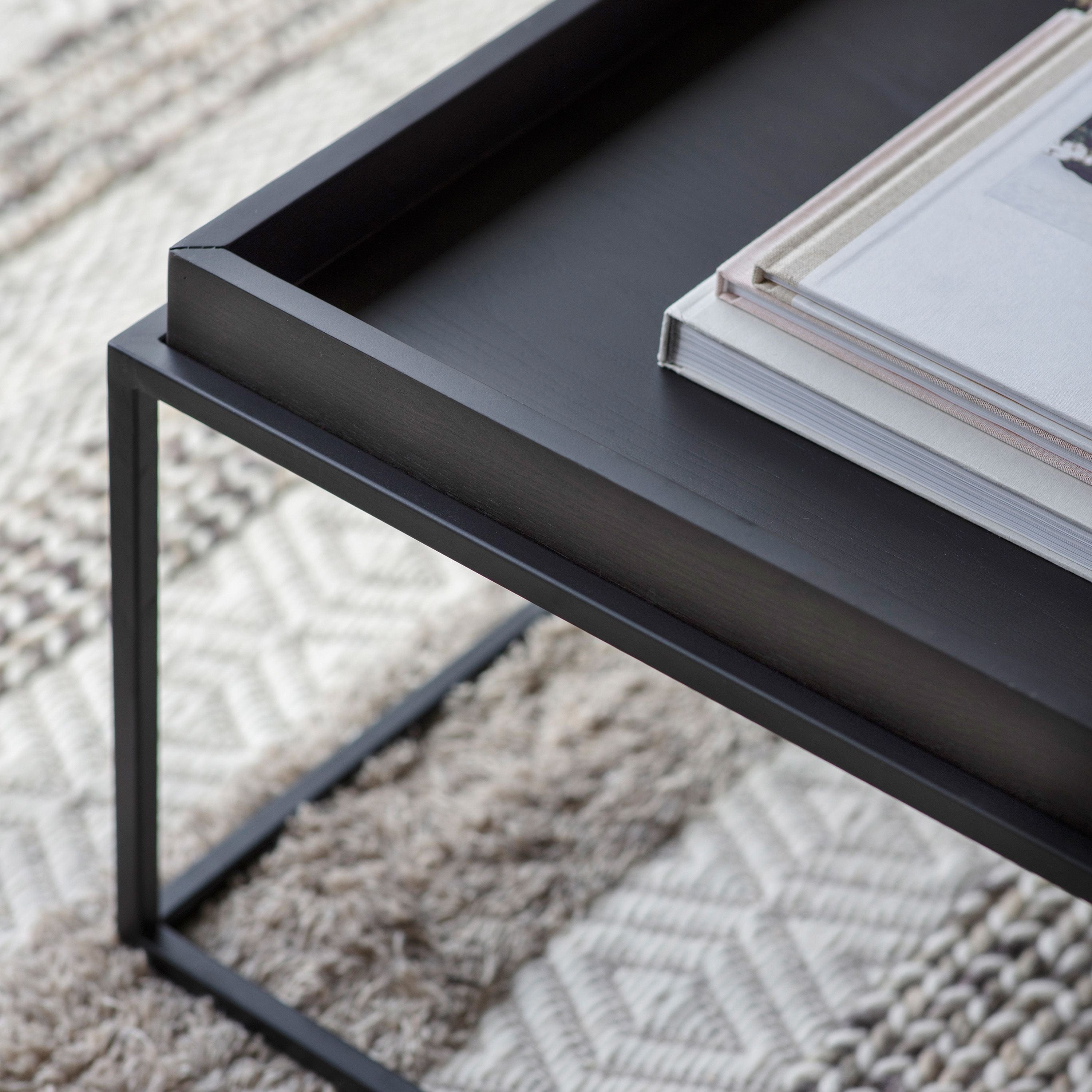 Table basse noire Mid-Century en chêne massif