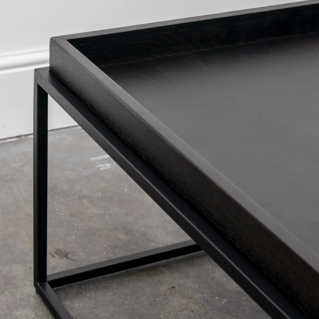 Table basse noire Mid-Century en chêne massif