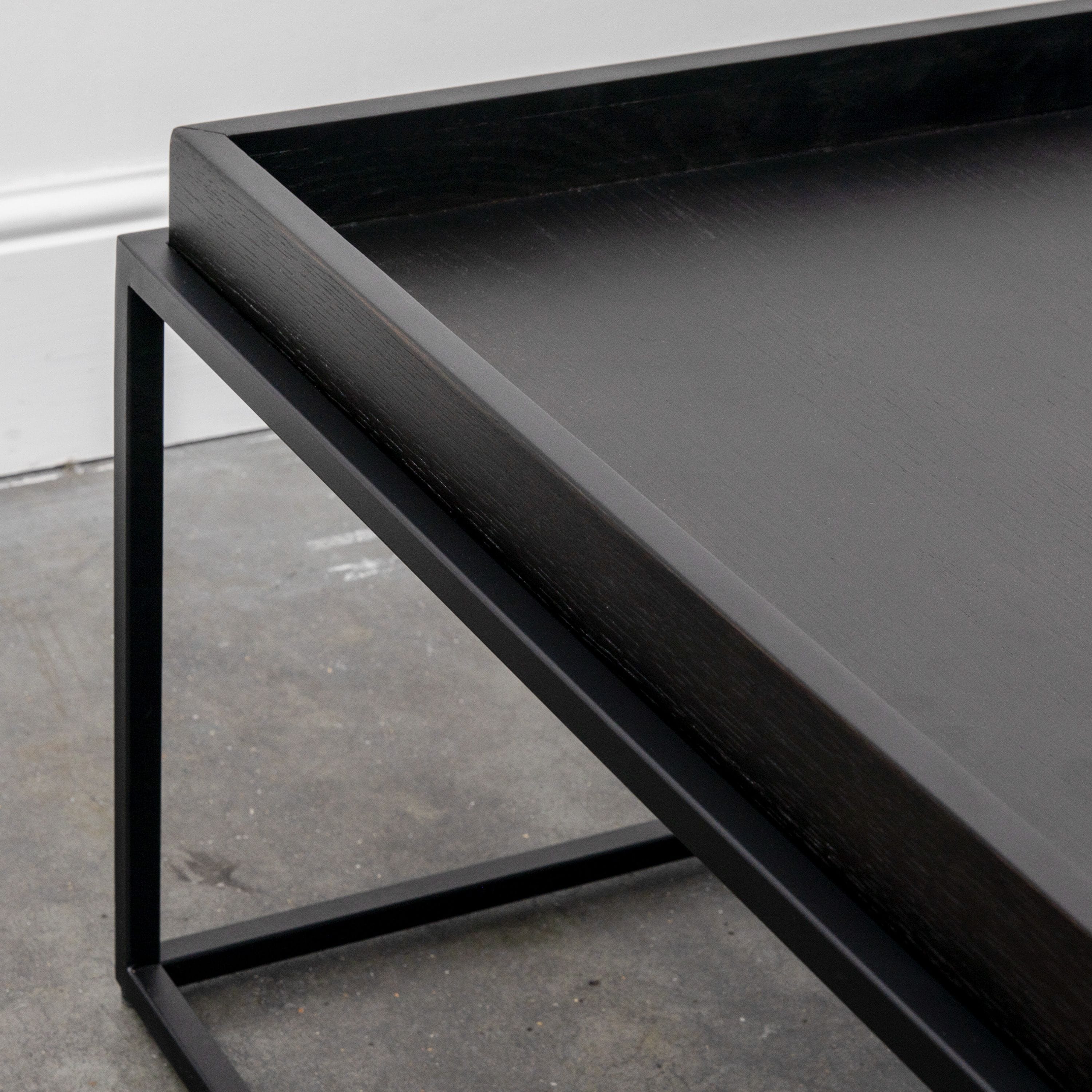 Table basse noire Mid-Century en chêne massif