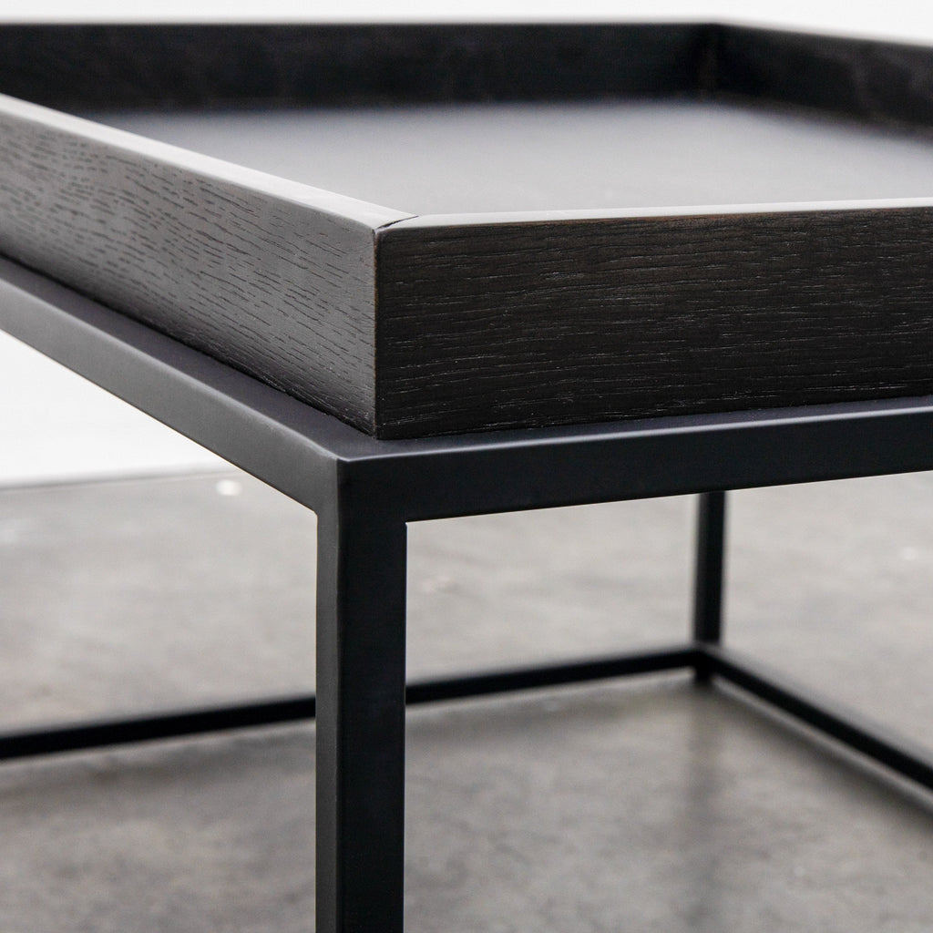 Table basse noire Mid-Century en chêne massif