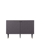 Armoire grise 2 portes avec motif géométrique rainuré et poignées en laiton
