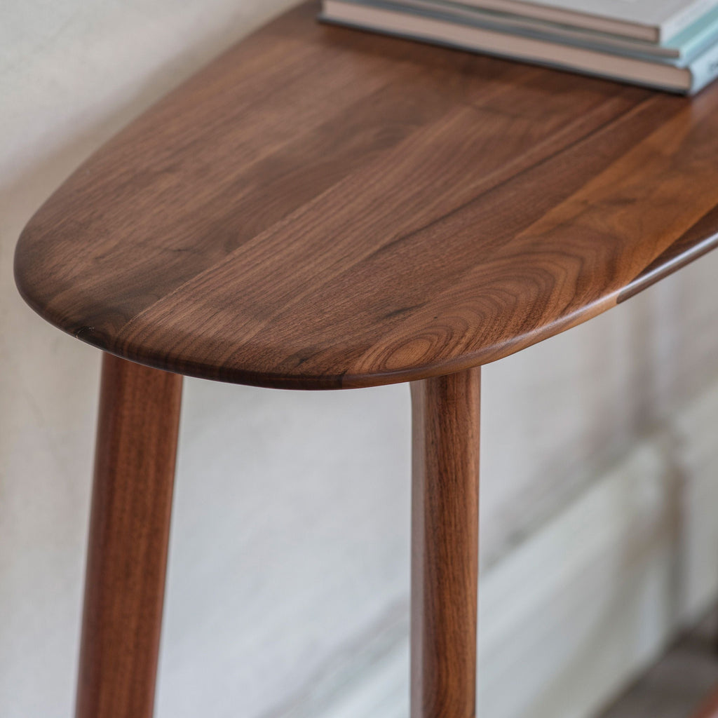 Console en noyer massif avec plateau en forme de coque de bateau