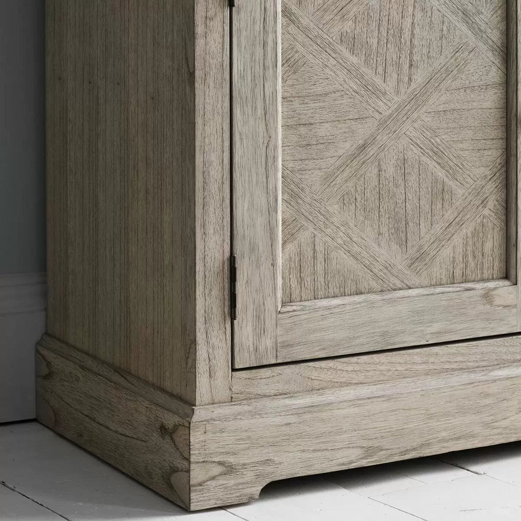 Buffet 2 portes, 3 tiroirs, incrustation de marqueterie et pieds fuseaux