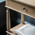 Console de chevet avec 2 tiroirs à incrustation en parquet et pieds tournés