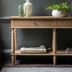 Console de chevet avec 2 tiroirs à incrustation en parquet et pieds tournés