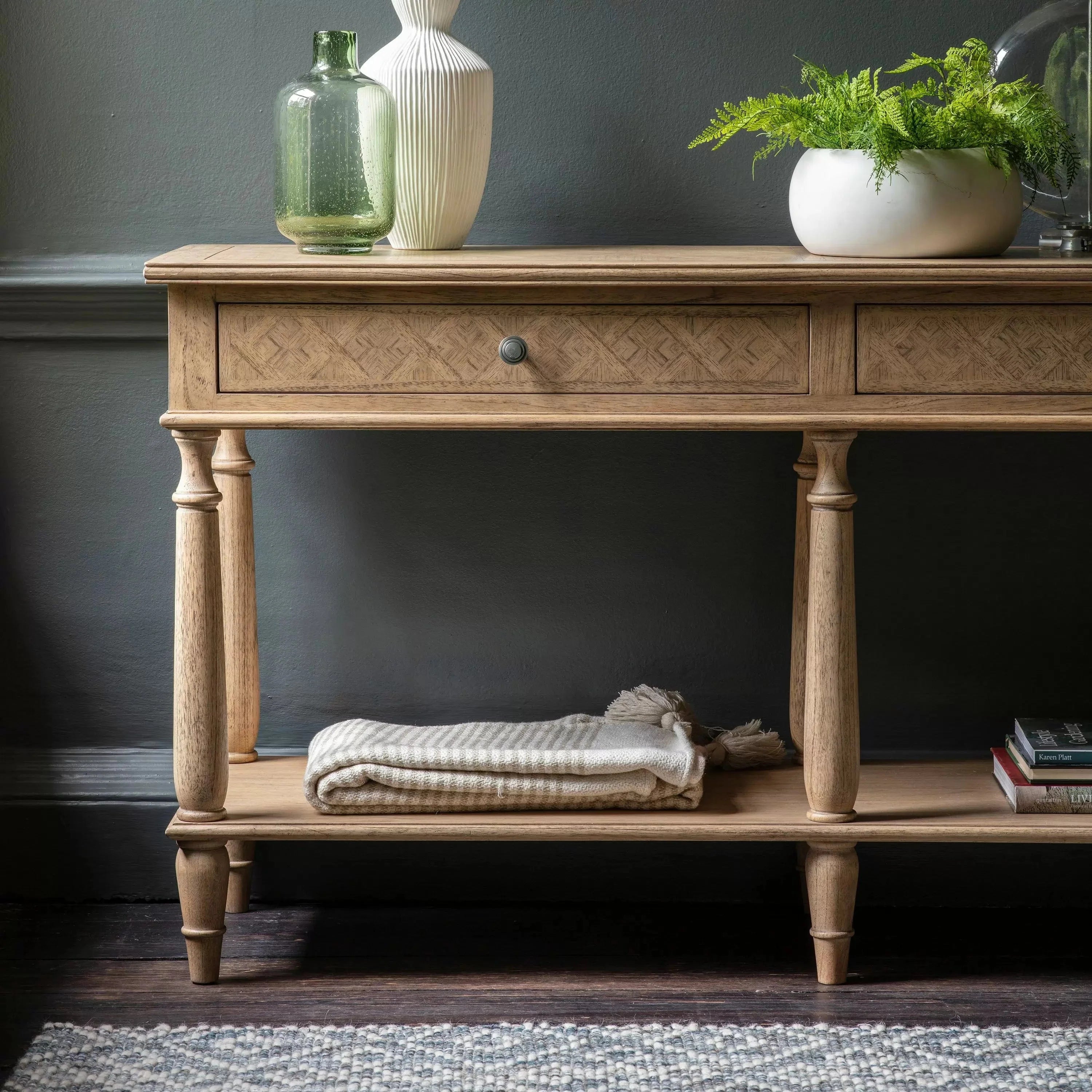 Console de chevet avec 2 tiroirs à incrustation en parquet et pieds tournés
