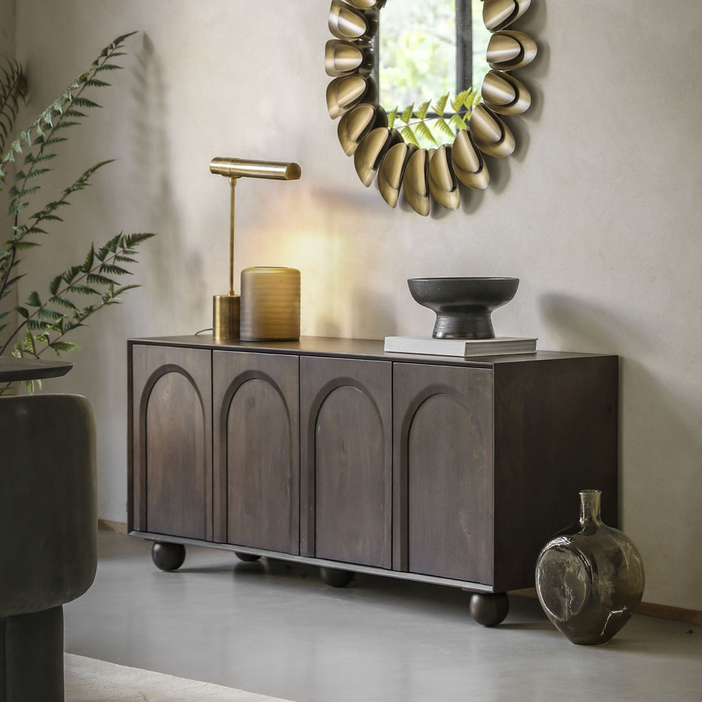 Buffet 4 portes en bois de manguier foncé avec motif en relief d'arches