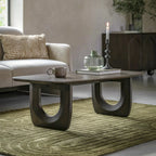Table basse en manguier foncé d'inspiration années 70 avec pieds en forme de U