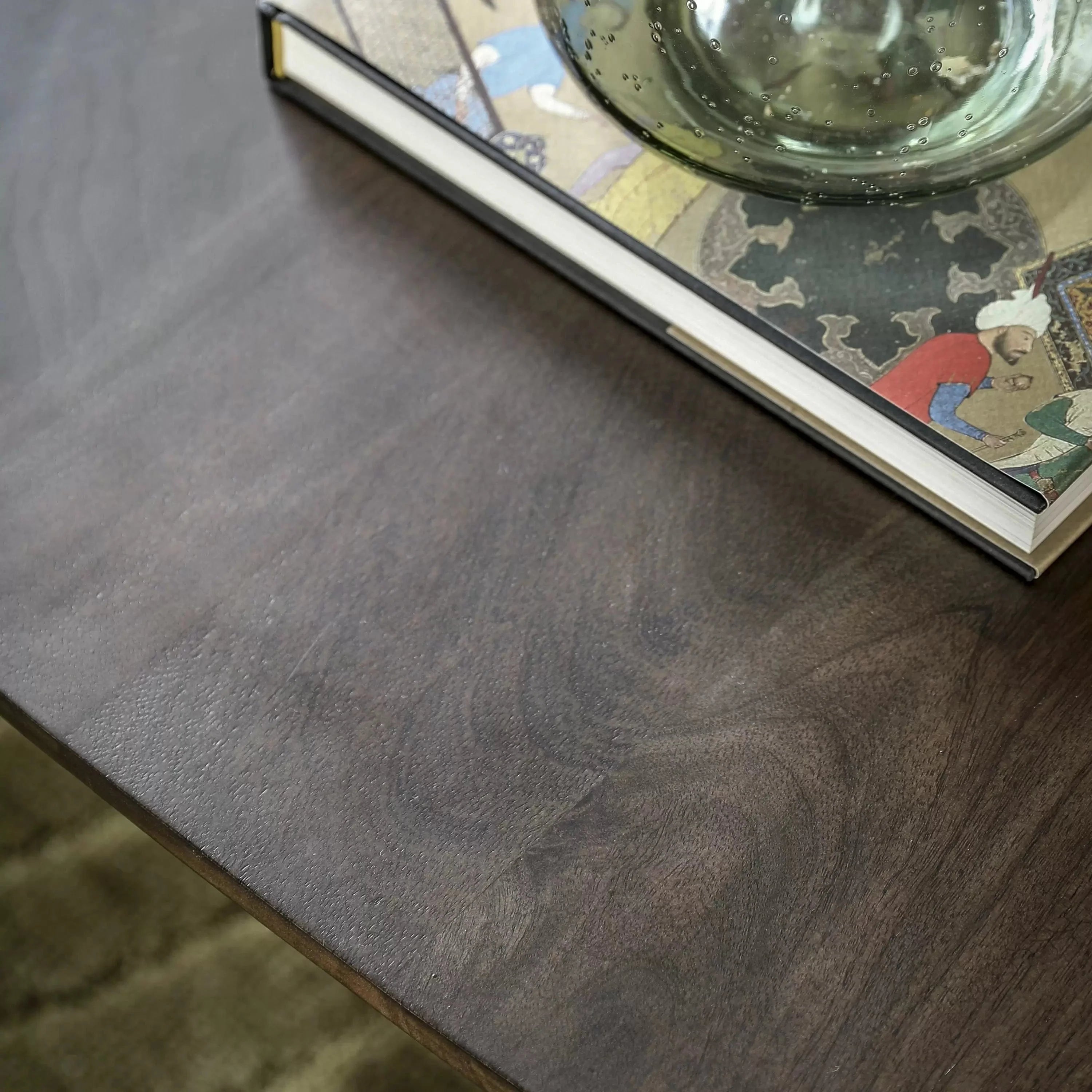 Table basse en manguier foncé d'inspiration années 70 avec pieds en forme de U
