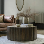 Table basse ronde en travertin avec base cylindrique en bois de manguier