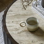 Table basse ronde en travertin avec base cylindrique en bois de manguier