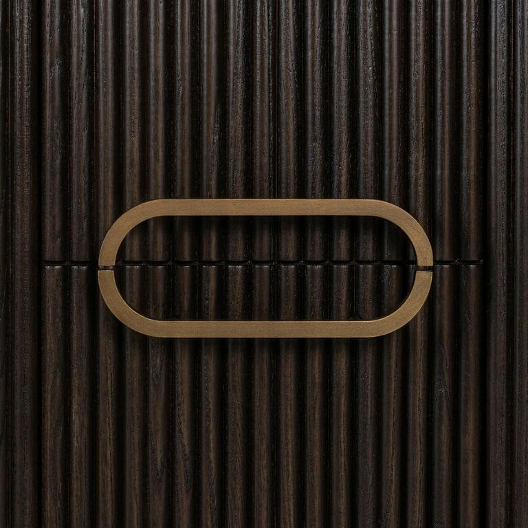 Armoire à 1 porte avec détails complexes et finition riche