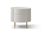 Table de chevet laquée beige avec pieds en laiton et détails côtelés