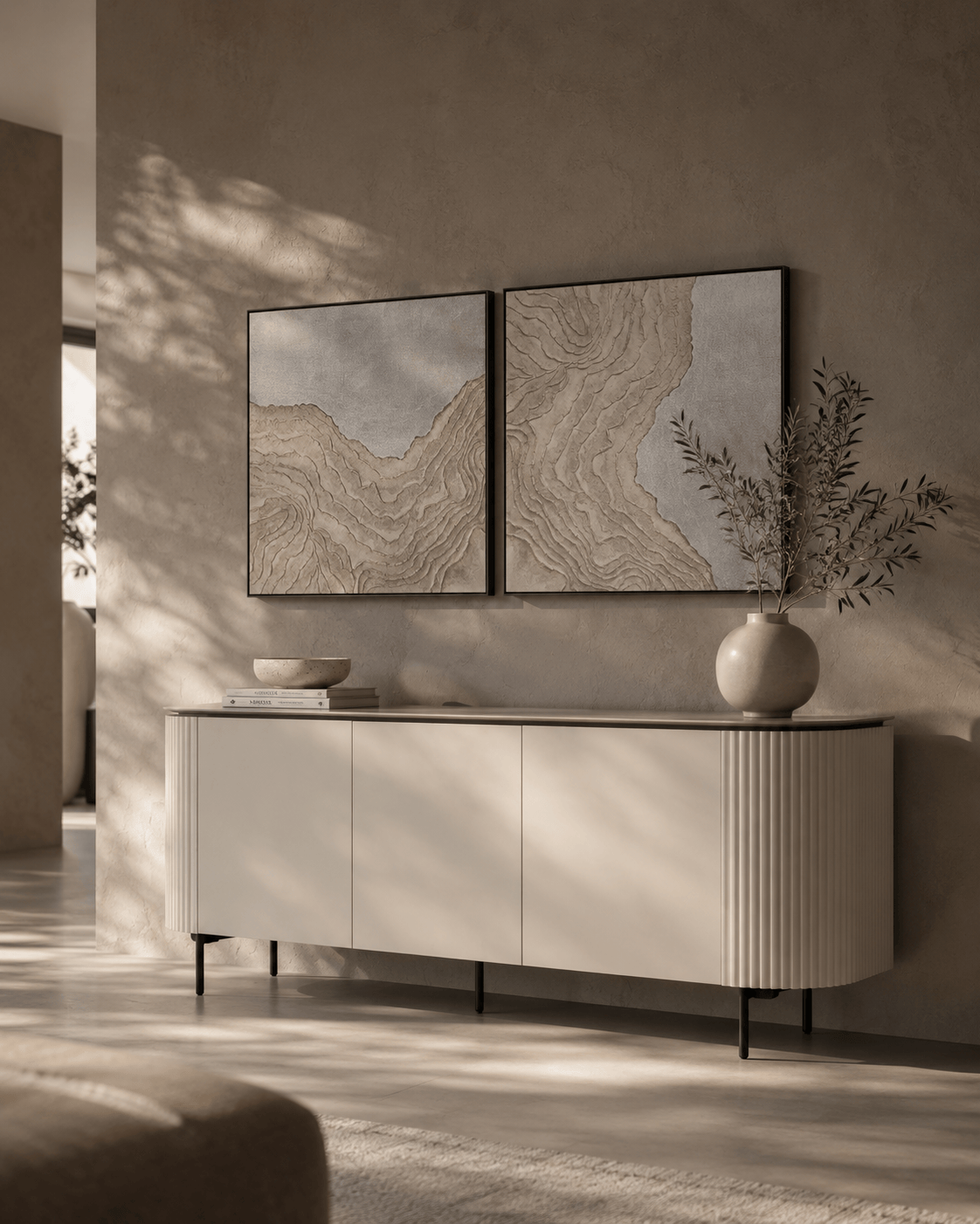 Buffet 3 portes laque beige mat avec plateau en verre et portes à fermeture amortie