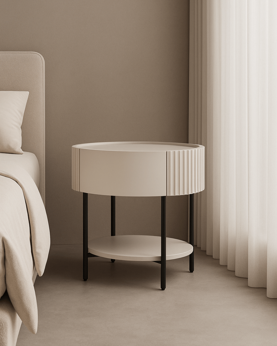 Table de chevet laquée beige avec tiroir à fermeture douce et pieds en métal noir