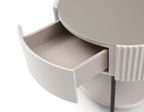 Table de chevet laquée beige avec tiroir à fermeture douce et pieds en métal noir