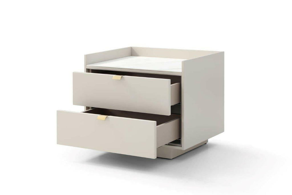 Table de chevet en céramique marbre blanc et beige, avec poignées en laiton et 2 tiroirs